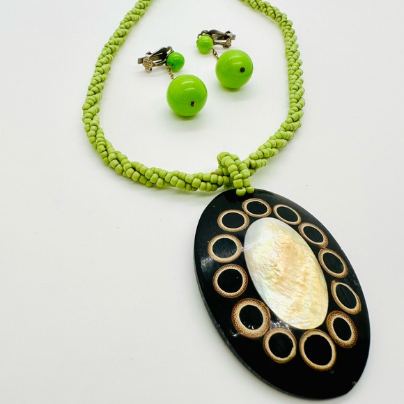 Retro Vintage Green Peruvian Shell Necklace & Earrings - Picture 6 of 17